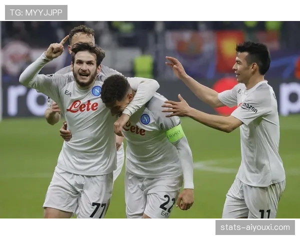 那不勒斯洛博特卡后场出球受压迫 吉尔莫提供接应点缓解压力